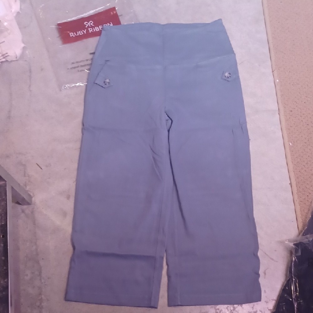New Ruby Ribbon Slate Blue Flare Capris Size S